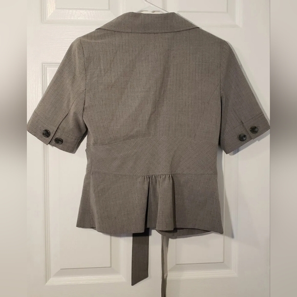❤️ THE LIMITED COLLECTION WOMEN'S BLAZER SHORT SLEEVED SIZE SMALL GRAY ❤️ - Picture 2 of 11